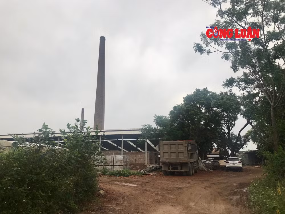 Lò gạch thủ công gây ô nhiễm môi trường tại xã Hòa Phú (Huyện Ứng Hòa)