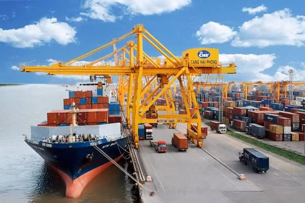 Sản lượng hàng hóa qua cảng biển trong thời gian tới dự báo sẽ tiếp tục giữ được nhịp tăng trưởng. (Ảnh TL)