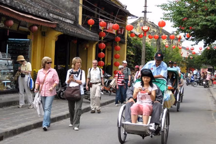 Tăng cường kiểm tra, kiểm soát chất lượng dịch vụ của các đơn vị cung ứng dịch vụ, đặc biệt là tại các cơ sở lưu trú du lịch, đơn vị vận chuyển khách du lịch... Ảnh: TCDL