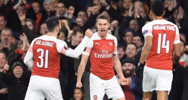 Ramsey ăn mừng bàn thắng mở tỉ số. Ảnh: Goal