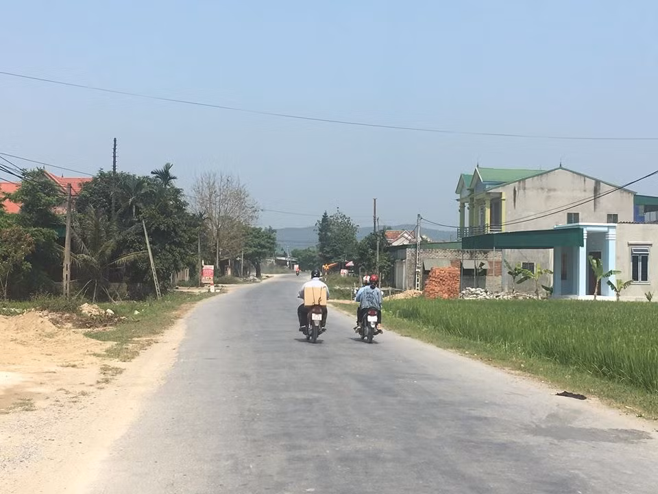 Dự án đường cao tốc Bắc - Nam sẽ đi qua xã Nghi Phương, cắt ngang Quốc lộ 48E bằng cây cầu vượt. Ảnh PV
