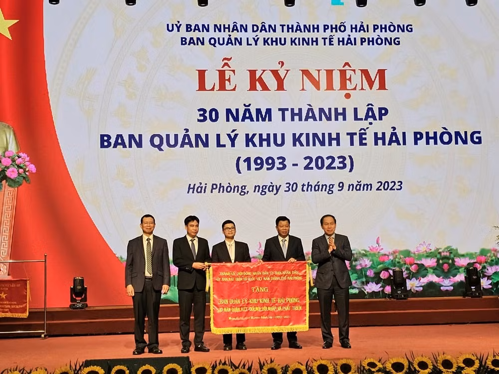 phat trien khu cong nghiep khu kinh te o hai phong can co nhung giai phap dot pha phu hop voi xu the moi hinh 3