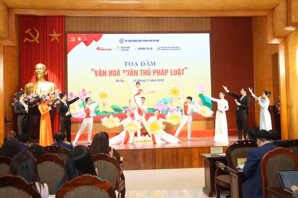 Một tiết mục tại Tọa đàm