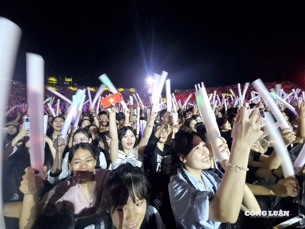 2-concert-quang-ninh-dat-mo-anh-hung.jpg