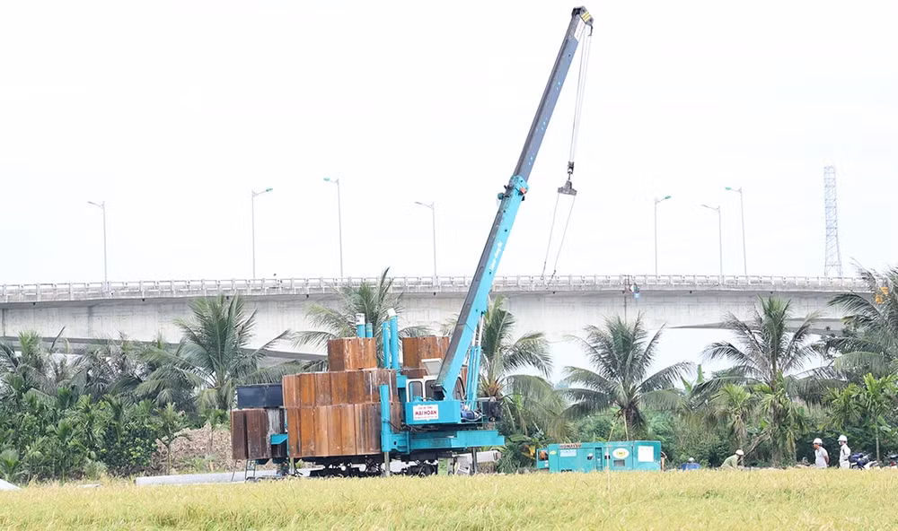 Thi công vị trí móng cọc Dự án đường dây 500kV Hải Phòng – Thái Bình đoạn qua TP. Hải Phòng