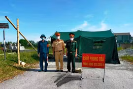 Hà Tĩnh: Lập 13 chốt, phong tỏa thêm 3 thôn kiểm soát dịch COVID-19