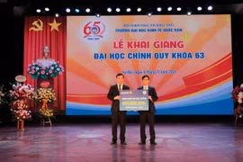 Bảo Việt đã trao hơn 6 tỷ đồng học bổng cho sinh viên Đại học Kinh tế Quốc dân trong 7 năm liên tiếp