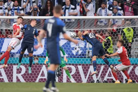 Phần Lan 1-0 Đan Mạch ở bảng B của EURO 2020