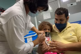Cuba đã bắt đầu tiêm vaccine ngừa COVID-19 cho trẻ từ 2 – 18 tuổi