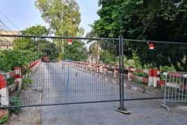 Hà Nội: Dựng chốt cứng tại 30 điểm cầu, người dân vùng nào ở vùng đó, không di chuyển qua lại
