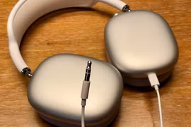Tai nghe AirPods Max của Apple tiếp tục gặp lỗi hao pin ở chế độ chờ