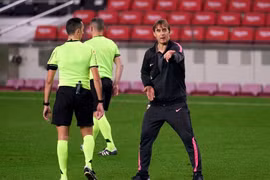 Pha bóng gây tranh cãi ở trận thắng của CLB Barca