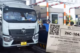 Nữ công chức nhận tiền “chạy” 1.000 thẻ luồng xanh, Tổng cục Đường bộ nói gì?