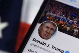Lượng tin giả giảm 73% sau khi ông Trump bị khóa tài khoản Twitter