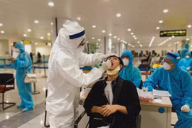 Hà Nội: Phân luồng riêng, xét nghiệm ngẫu nhiên người từ TP Hồ Chí Minh về qua sân bay Nội Bài