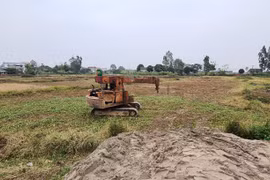 Làm rõ vụ đổ thiết bị xây dựng công trình nhà văn hóa làm 4 trẻ thương vong