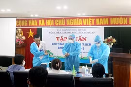 31 cán bộ y tế bệnh viện ngoài công lập Nghệ An tăng viện cho các tỉnh phía Nam chống dịch