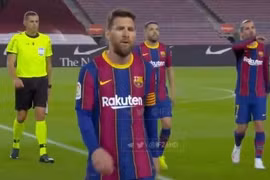 Messi tố trọng tài ngăn cản anh ra sân ở trận Barca và Real Valladolid