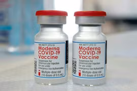 Moderna hiệu quả ngăn ca nhập viện 92% sau hơn 4 tháng