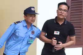 Tình huống phóng viên VTV bị bảo vệ “lôi đi” lên sóng truyền hình
