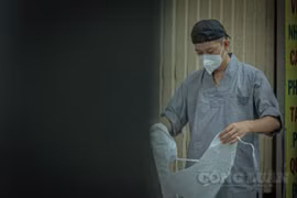 Nam người mẫu tình nguyện mai táng cho người mất vì Covid-19: "Tôi trân quý hơn sinh mệnh của mỗi người”