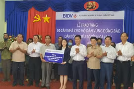 Cà Mau: Trao tặng 50 căn nhà cho hộ dân vùng đồng bào dân tộc thiểu số