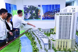 Doanh nghiệp bất động sản “khát vốn”, phát hành ồ ạt trái phiếu lãi suất cao: Nguy hiểm rình rập nhà đầu tư