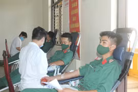 Huế: Hơn 200 cán bộ, chiến sĩ hiến máu giữa mùa dịch COVID-19