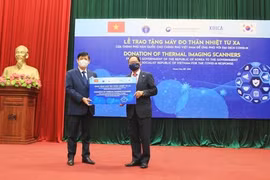 Việt Nam tiếp nhận 40 máy đo thân nhiệt từ xa của Chính phủ Hàn Quốc
