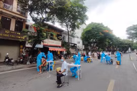 Hà Nội xuất hiện nhiều chùm ca bệnh phức tạp, nhiều F0 lẩn khuất chưa phát hiện