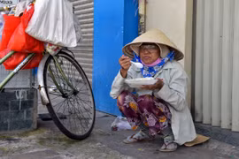 TP. HCM: Người dân tố cán bộ ăn chặn tiền hỗ trợ, chậm nhận túi an sinh