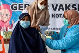 Indonesia chiếm quá nửa số ca tử vong do COVID-19 trong khu vực