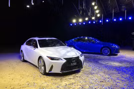 Lexus IS 2021 được ra mắt tại Việt Nam, giá bán từ 2,13 tỷ đồng