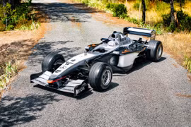Xe đua McLaren MP4-17D được mang ra đấu giá