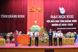 Tiếp tục duy trì ngọn lửa niềm tin vào nhiệm kỳ mới...