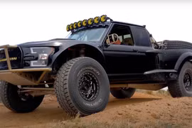 Ford Ranger độ offroad với động cơ V8 mạnh 680 mã lực