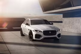 Jaguar XF R-Dynamic Black mới tại Việt Nam có giá khởi điểm từ 3,239 tỷ đồng