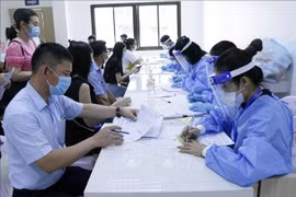 Lào lần đầu tiên ghi nhận gần 1.000 ca COVID-19 mới trong ngày
