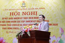 Công đoàn Dược phẩm Tâm Bình nhận Cờ thi đua của LĐLĐ thành phố Hà Nội