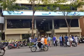 Hà Nội: Nguồn lây của nữ nhân viên ngân hàng mắc COVID-19 không xuất phát từ nơi làm việc