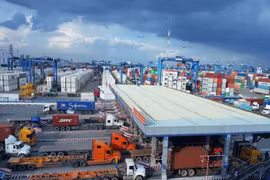 Thực hiện các giải pháp giảm tải áp lực cho cảng Cát Lái