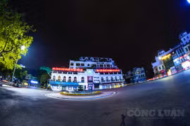 Chấp hành nghiêm giãn cách xã hội, Hà Nội vắng vẻ về đêm, nhiều tuyến phố không một bóng người