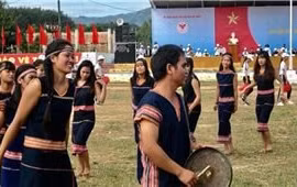 Nghệ nhân A Huynh - Người "truyền lửa" đam mê âm nhạc dân tộc