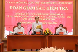 Phó Chủ tịch Quốc hội Đỗ Bá Tỵ kiểm tra công tác bầu cử tại Khánh Hòa