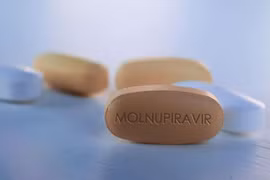 Bộ Y tế đưa thuốc viên Molnupiravir vào điều trị bệnh nhân COVID-19 tại nhà: Tín hiệu vui giữa đại dịch