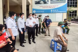 Tiêm vaccine và xét nghiệm diện rộng phải an toàn, không được sơ sẩy bất kỳ giây phút nào