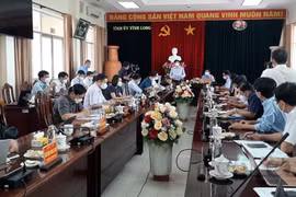Vĩnh Long: Tiếp tục giãn cách xã hội thêm 7 ngày, lập tổ đi chợ giúp dân