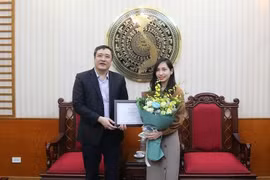 Báo Điện tử Chính phủ nhận giải thưởng báo chí về khoa học và công nghệ