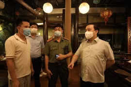 Nhiều nhà hàng đón khách sau 21h, Phó Chủ tịch Hà Nội yêu cầu xử lý nghiêm