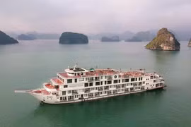 Cách ly du thuyền 5 sao cùng 182 người trên vịnh Hạ Long